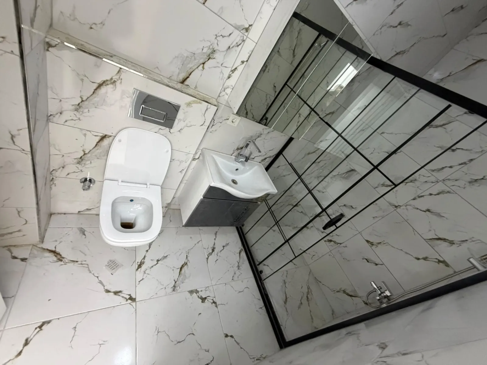 KARLIBAYIR MAHALLESİNDE SATILIK YÜKSEK GİRİŞ 2+1 DAİRE görsel 7