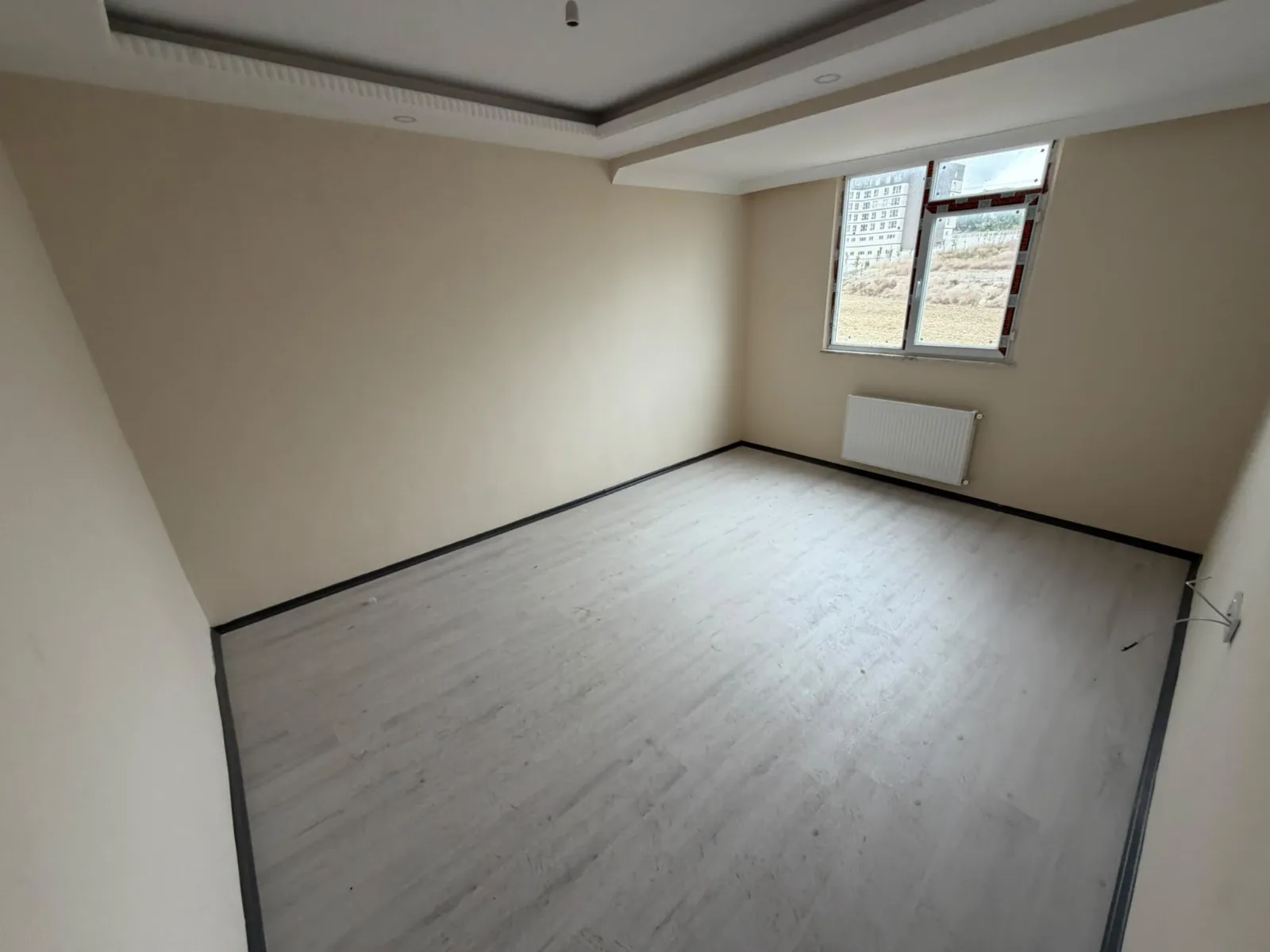HADIMKÖY OMURTAK CADDESİ ÜZERİ SATILIK 2+1 DAİRE KOD(1034)