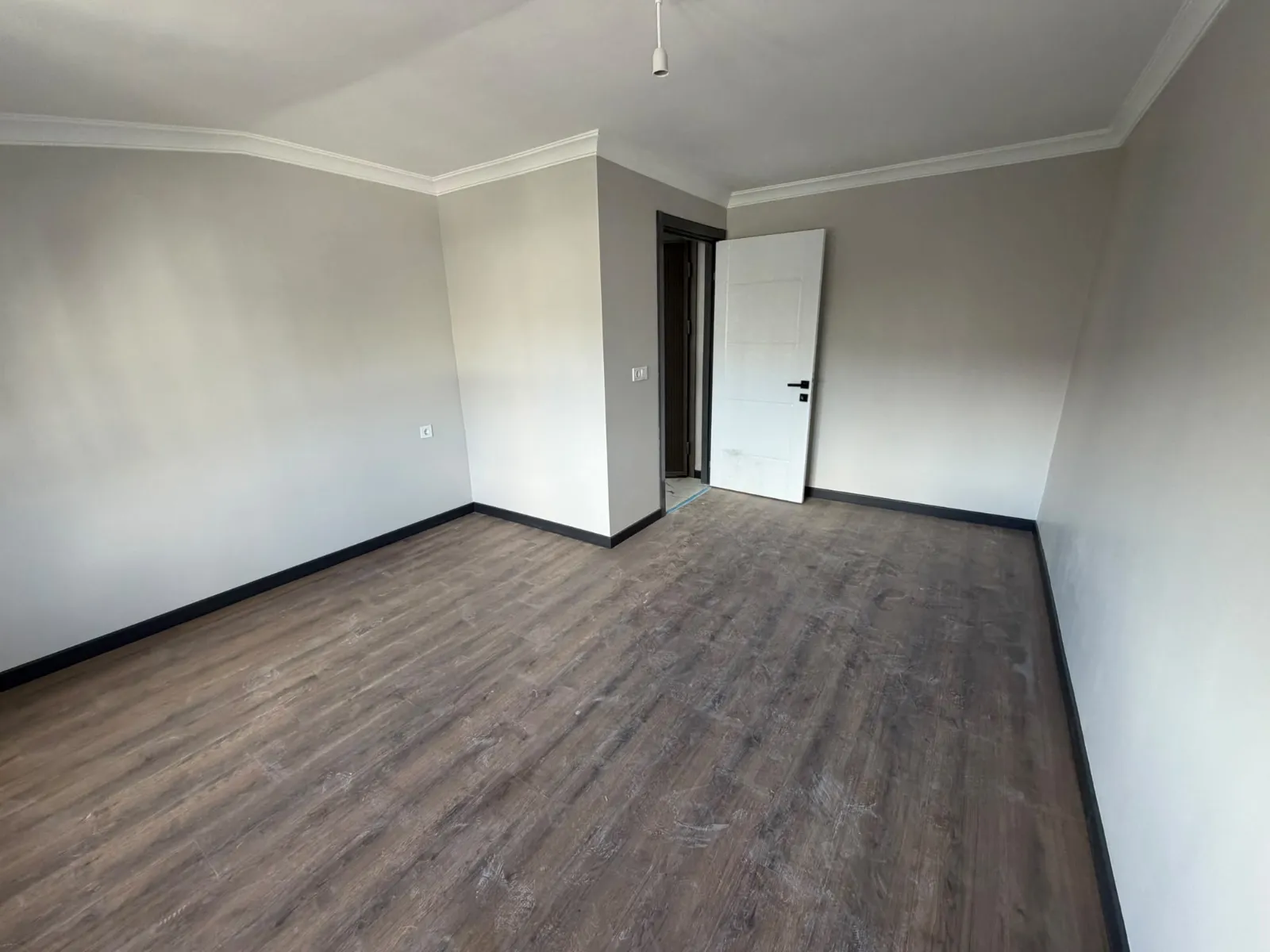 KARLIBAYIR MAHALLESİNDE CADDE ÜZERİ SATILIK 2+1 ÇATI KATI DAİRE KOD(1019) görsel 12