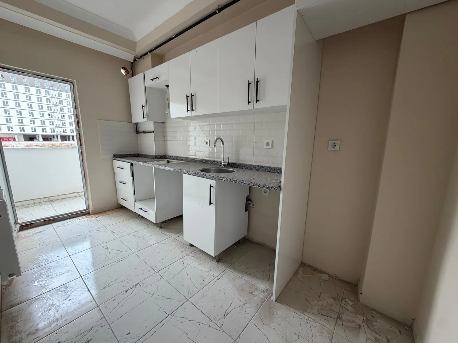 HADIMKÖY OMURTAK CADDESİ ÜZERİ SATILIK 2+1 DAİRE KOD(1034) görsel 9